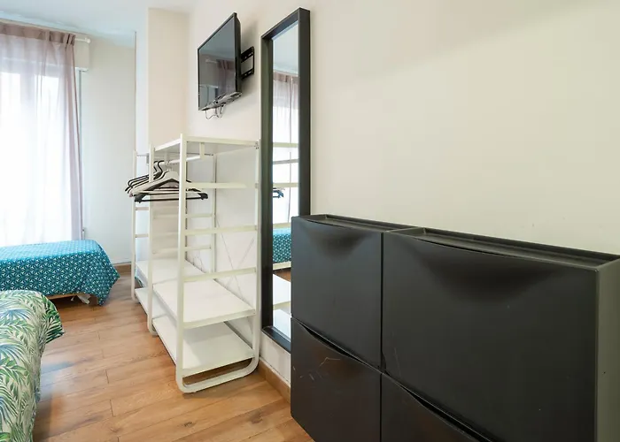 לינה וארוחת בוקר Life Magenta