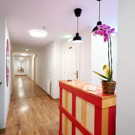 Life Magenta Bed & Breakfast *