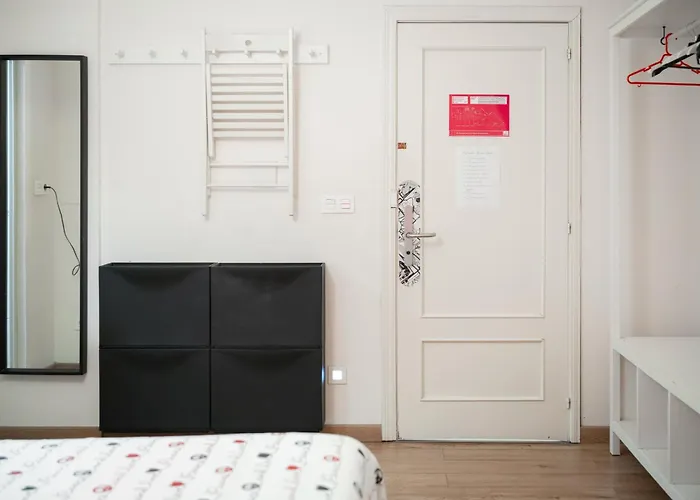 Bed & Breakfast Life Magenta 3*