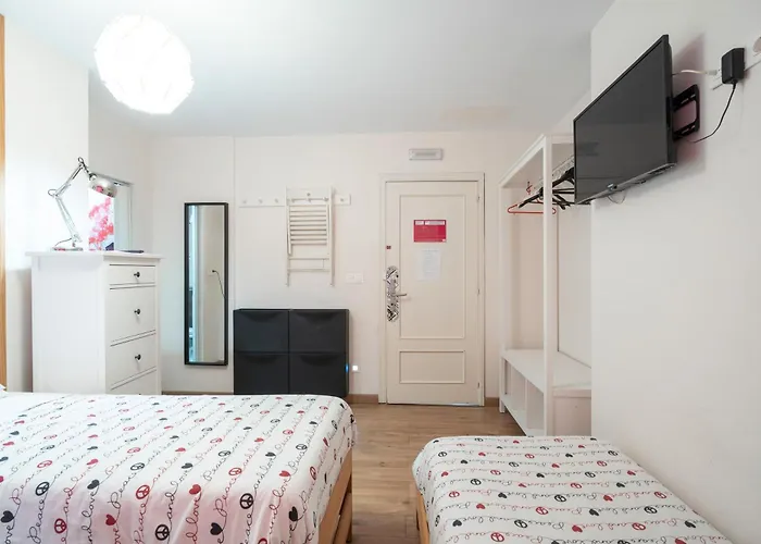 Life Magenta Bed & Breakfast