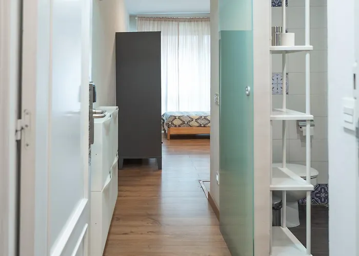 Bed & Breakfast Life Magenta 3*