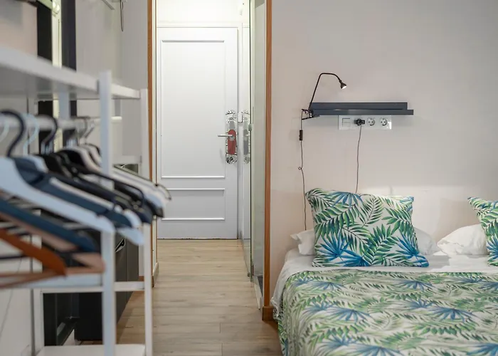 Bed & Breakfast Life Magenta