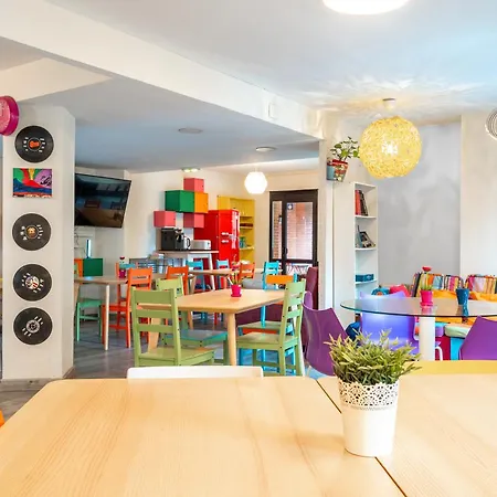 Bed and Breakfast Life Magenta 3*