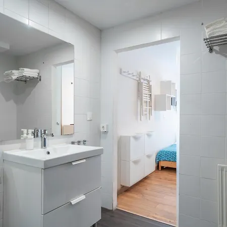 Bed and Breakfast Life Magenta