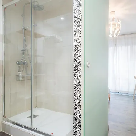 Bed and Breakfast Life Magenta 3*