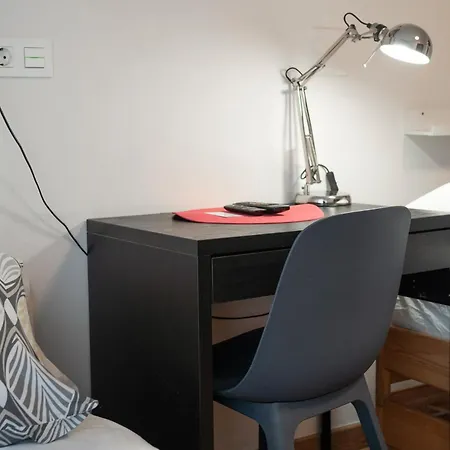 Bed and Breakfast Life Magenta 3*